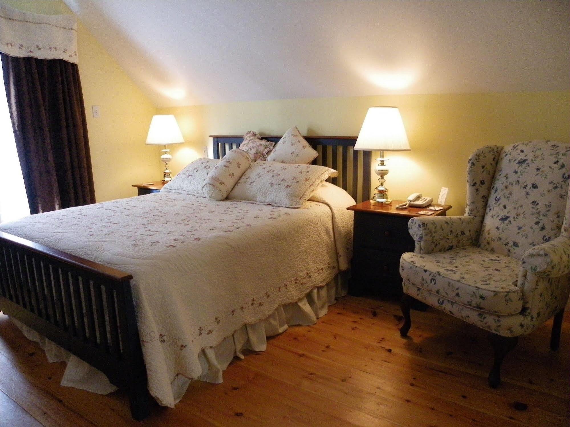 The Colonel'S In Bed And Breakfast Fredericton Exterior foto